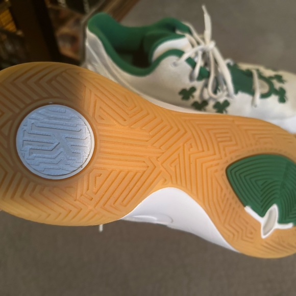 Nike Kyrie Flytrap 2 Boston Celtics Mens 15 Green gum Shamrock Basketball - Picture 5 of 6